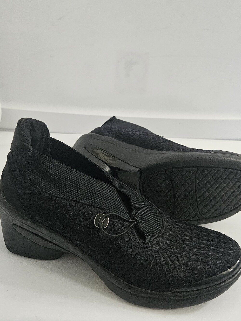 Bzees Energy Slip On Atch Support Women's Black Woven Comfort Shoes Sz 8